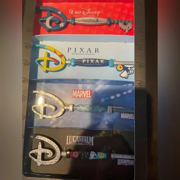 Disney Starter Key Collection Disney Animation Studios Pixar Marvel & Lucasf - Picture 1 of 3